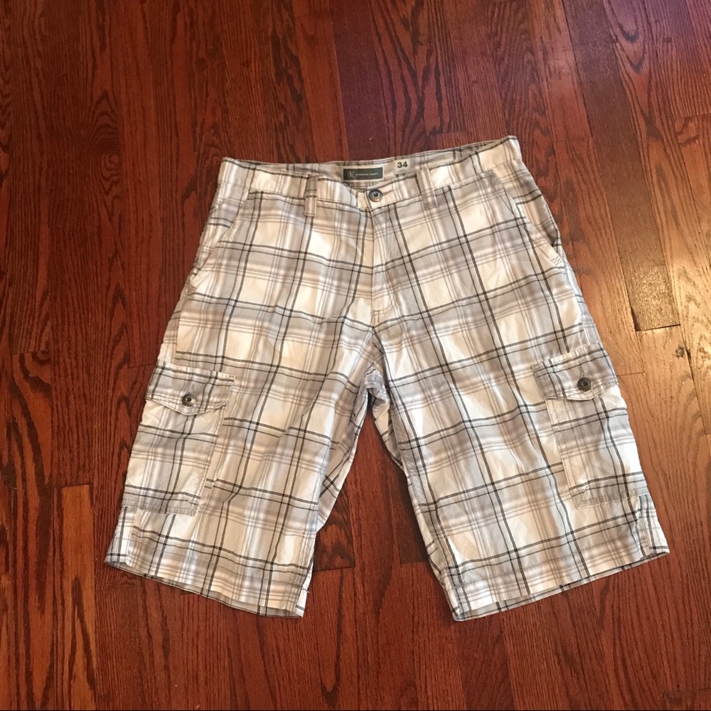 Great pair of cargo board shorts. Like new 34